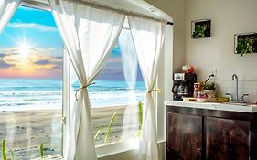 Beachfront Escape - Cozy Studio
